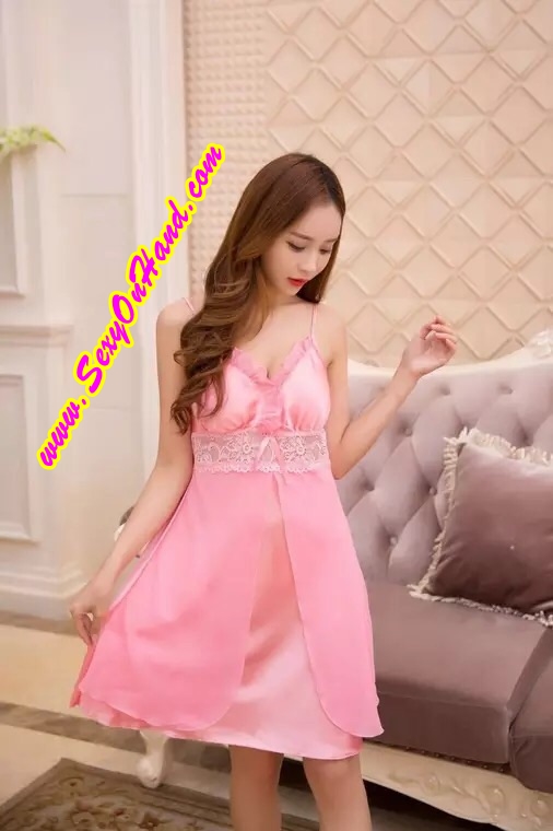 ชุดนอนสายเดี่ยว ชุดนอนซาติน หรูๆ สไตล์คุณหนู หวานๆ สีเบจชมพูกุหลาบ แต่งผ้าซีทรูปักลูกไม้ช่วงต่อใต้อก และกระโปรง สองชั้น แบบน่ารัก สีสวยหวาน น่ากิน มากๆค่ะ