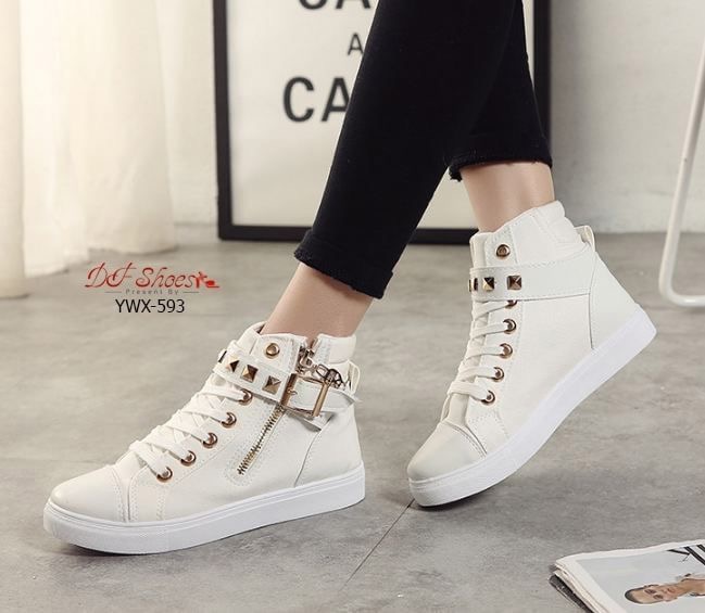 สินค้าพร้อมส่ง รองเท้าผ้าใบหุ้มข้อนำเข้าเสริมส้น ผ้าแคนวาส ส้นPU ประดับแถบซิปสีทองรูปหัวกระโหลก ด้านข้างมีเทปเมจิกเทปใส่ง่าย ดีเทลสวยเก๋ไม่ซ้ำใครค่ะ