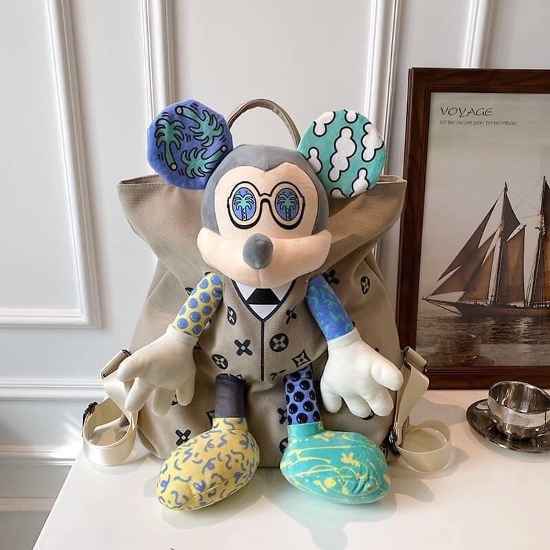 พร้อมส่ง เป้ตุ๊กตา LV รุ่นนี้จะเพิ่มสีสัน งานสวยน่ารักมากค่ะ ผ้าหนาดีมาก ช่องเก็บของใหญ่มาก ด้านใน มีหลายช่อง ด้านหลังมีช่องซิปเก็บของสำคัญ เก๋ไก๋ไม่เหมือนใคร ตรงปกไม่จกตาแน่นอนจ้า
