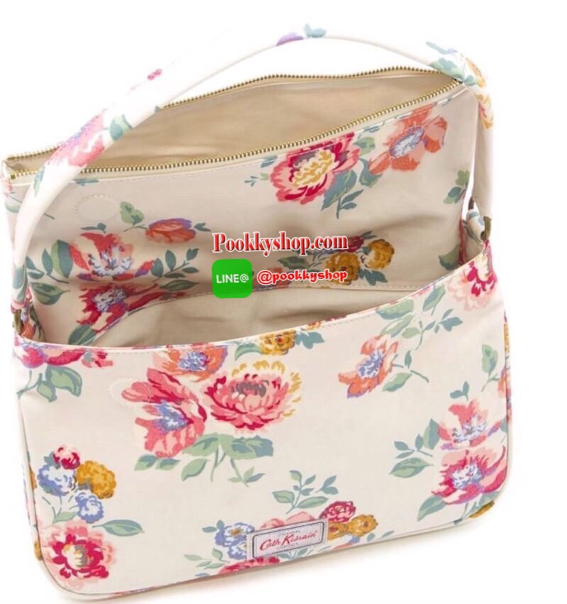 CATH KIDSTON Windflower Bunch กระเป๋าสะพายไหล่ เปิดปิดด้วยซิปและกระดุมแม่เหล็ก แบ่งเป็นสองช่องใหญ่ มีช่องซิปและช่องเล็กไว้แยกใส่ของ รูปแบบและดีไซน์เก๋ สามารถใช้งานได้ทุกวัน ใส่ของได้เยอะ สามารถใส่ipad ได้