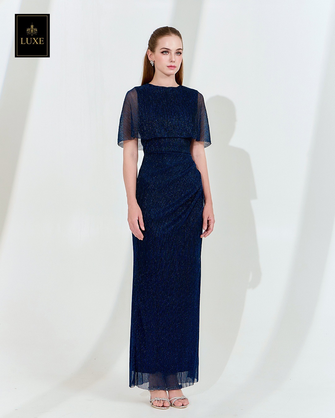 เดรสแฟชั่น เดรสเสื้อคอกลมแขนกุด ดีเทลเป็นเสื้อคลุมไหล่ในตัว กระโปรงทรงสอบจับเดรป