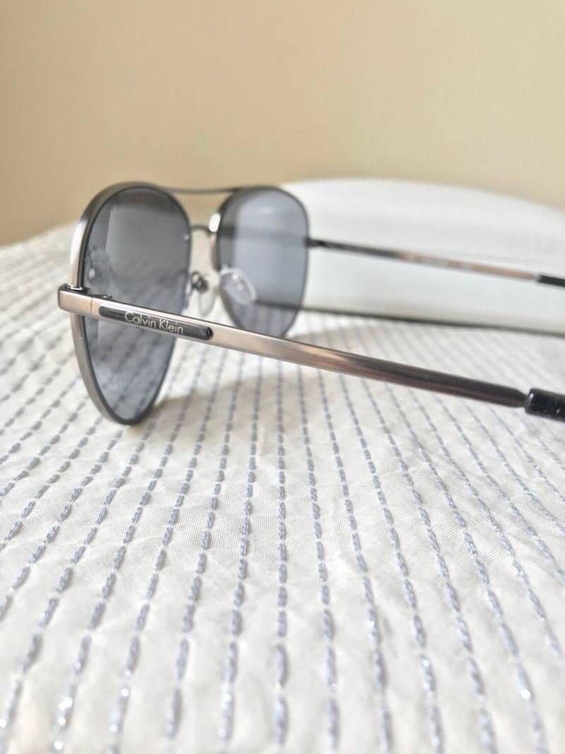Calvin Klein แว่นรุ่นนี้ สวยมากๆ อุปกรณ์กล่องและผ้าเช็ดแว่น
