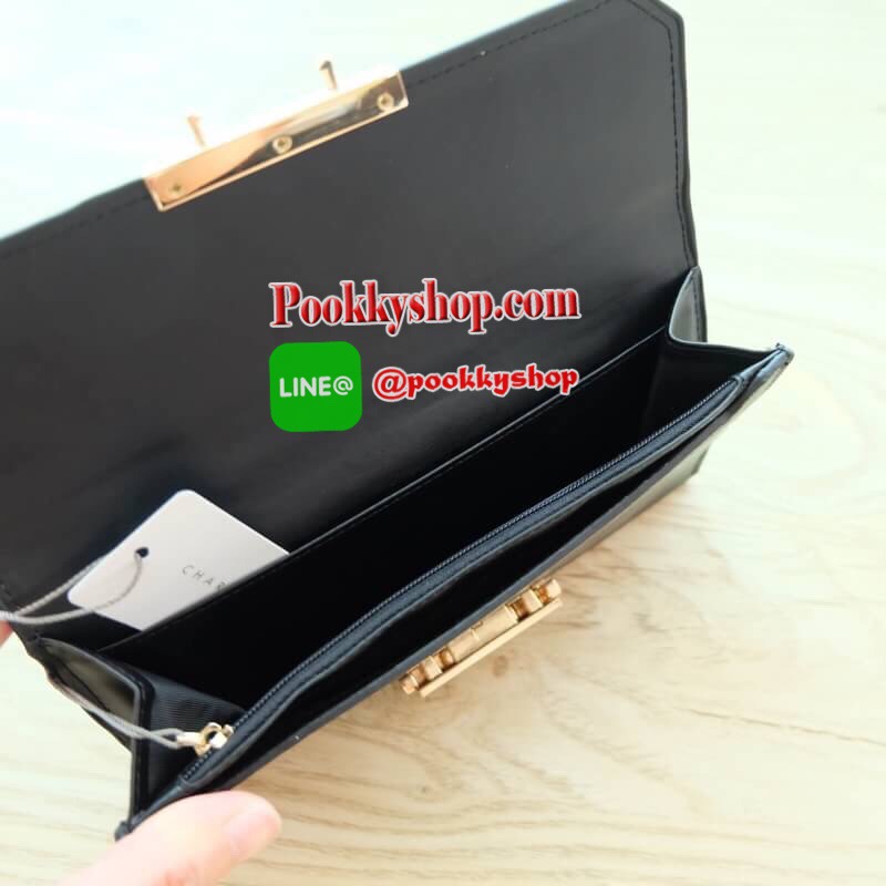 Charles & Keith Push-Lock Long Wallet พร้อมส่งทั้ง 8 สี!! กระเป๋าสตางค์ใบยาว สามารถใช้งานได้ทั้งด้านหน้าและด้านหลัง ด้านหน้าเปิด - ปิดด้วยตัวกดล็อคทั้ง 2 ฝั่งพร้อมกัน ภายในมีช่องซิปและช่องใส่ธนบัตร ด้านหลังเปิด - ปิดด้วยกระดุม ภายในมีช่องใส่บัตรหลายช่องแล