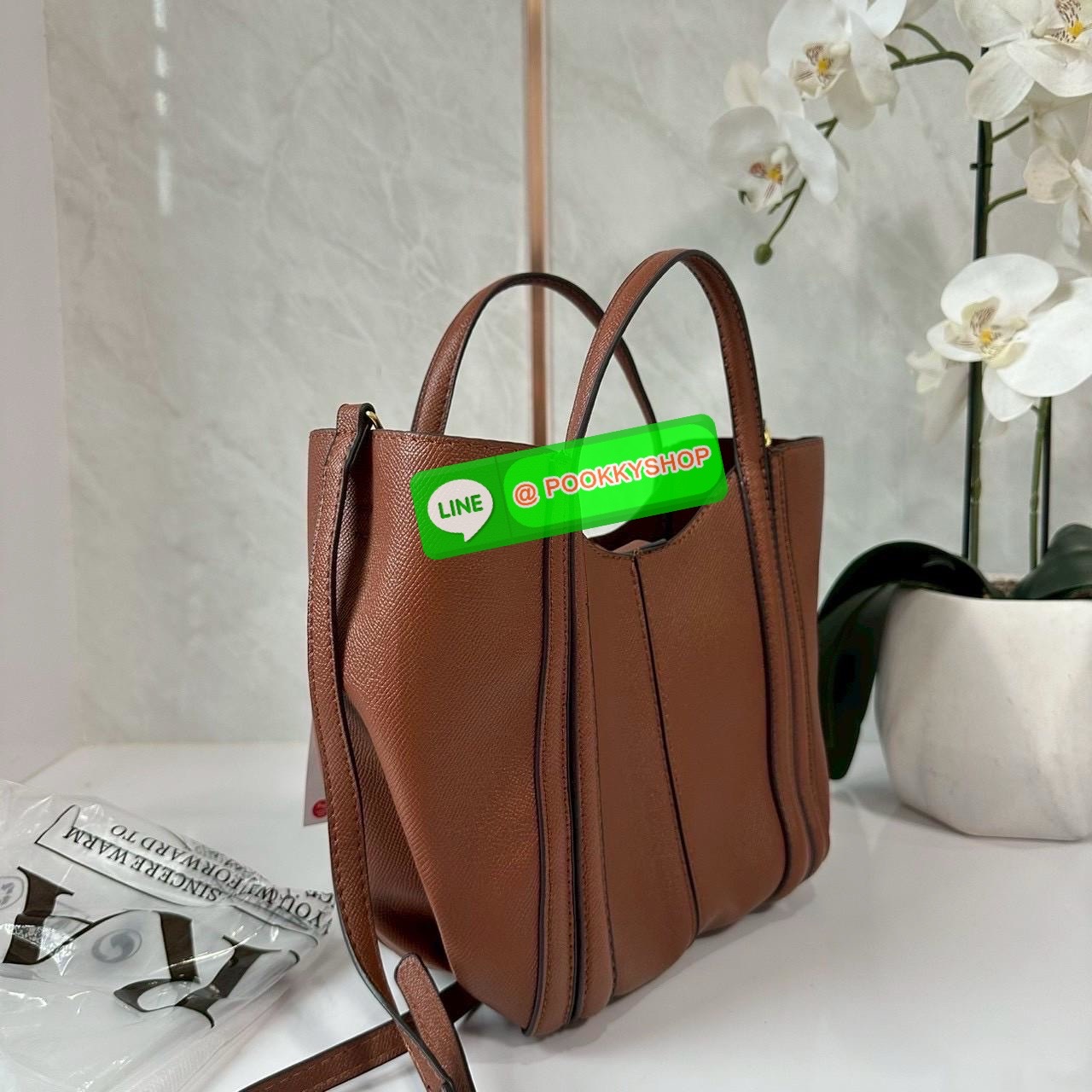 ZARA MINI CITY BAG WITH TOPSTITCHING กระเป๋าถือ /สะพายข้างยกระดับลุคของคุณด้วยกระเป๋ามินิซิตี้ดีไซน์โมเดิร์น โดดเด่นให้กับทุกสไตล์การแต่งตัว