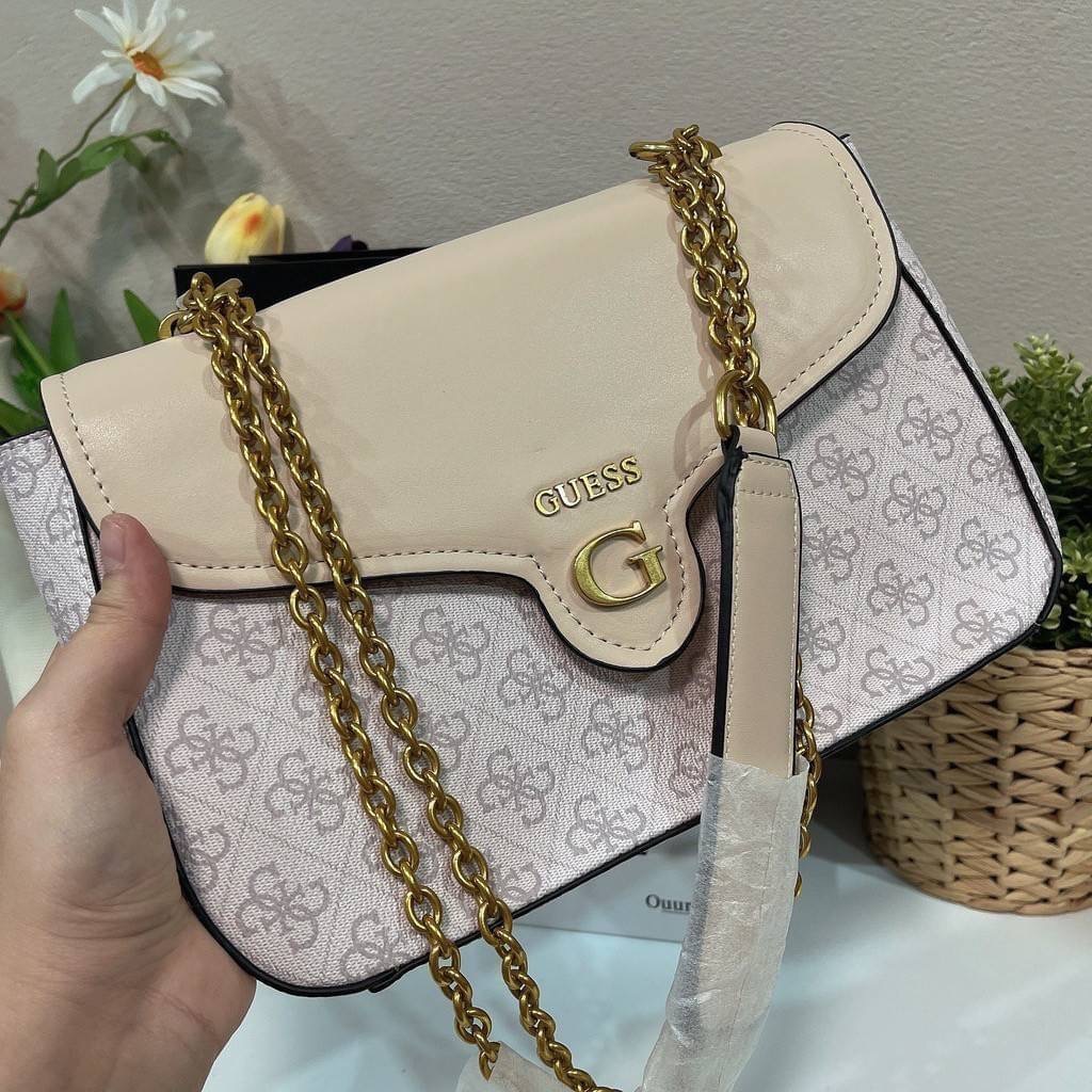 Guess แท้ outlet รุ่นนี้ ทั้งสวย ทั้งน่ารัก มีความหรู ดูดีมากกกก ต้องเก็บนะคะ
