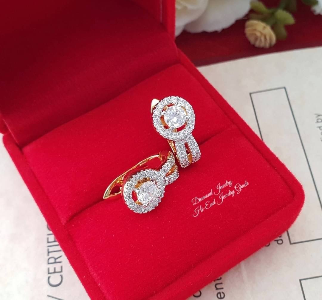 High-Quality !!! (( Jewelry Grade)) ต่างหูเพชรสวิส เพชรคัดเกรด เพชรสวย ใส เด้งไฟมากๆๆ สวยวิ้งมากกกกกค่ะ ที่สำคัญเป็นงานเกรดจิวเวลรี่ด้วยค่ะ งานฝังอย่างดีค่ะ ตัวเรือนชุบทองคำแท้ 5 ไมครอน สีทอง 24K เหมือนทองแท้ ไม่หลอกตาค่ะ ใส่ออกมาเหมือนของแท้มากที่สุดแล้ว