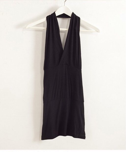 ชุดเซ็กซี่ ชุดแฟชั่น ชุดเที่ยว ชุดออกงานกลางคืน ชุดเที่ยว ชุดคล้องคอ ผ้ายืดซัพพอร์ทอย่างดี สีดำ เปลือยหลัง แต่งสายคาด สามเส้น เซ็กซี่ เปรี้ยวจี๊ดส์ เข็ดฟัน ไสตล์สาวเฉี่ยวเก๋ไก๋ + G string เข้าชุดคะ