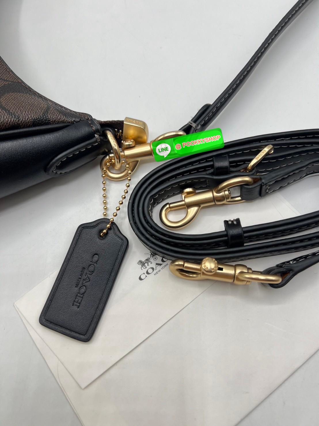 Coach Teri Hobo In Signature Canvas กระเป๋าคล้องไหล่และสะพายข้าง วัสดุแคนวาส+หนังแท้ เปิด-ปิดกระเป๋าแบบซิป ภายในโล่ง มีช่องซิป1ช่อง ช่องใส่ของจุกจิกอีก1ช่อง ด้านหลังมีช่องซิป1ช่อง มีสาย2เส้น สำหรับคล้องไหล่และสะพายข้าง