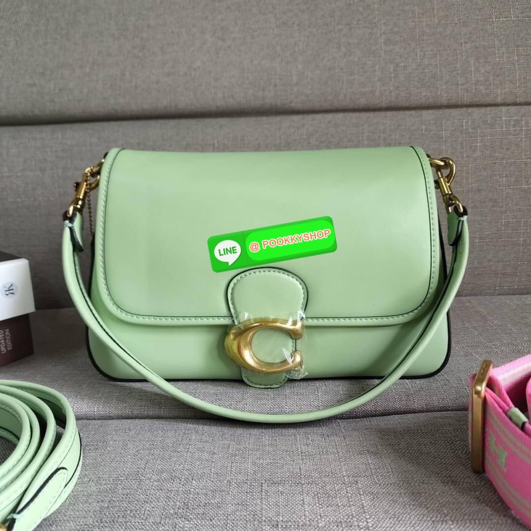 COACH SOFT TABBY SHOULDER BAG (COACH C9804) กระเป๋าข้างเรียบหรู ใบเดียวสะพายได้หลายสไตล์ มีสายสะพายให้ถึง 3 เส้น ปรับเปลี่ยนสไตล์ได้หลายลุควัสดุหนังแท้ทั้งใบ สัมผัสนิ่มมือ น้ำหนักเบา เปิดปิดแบบกระดุมแม่เหล็กเป็นอะไหล่โลโก้แบรนด์ตัวใหญ่ โดดเด่น ภายในกระเป๋