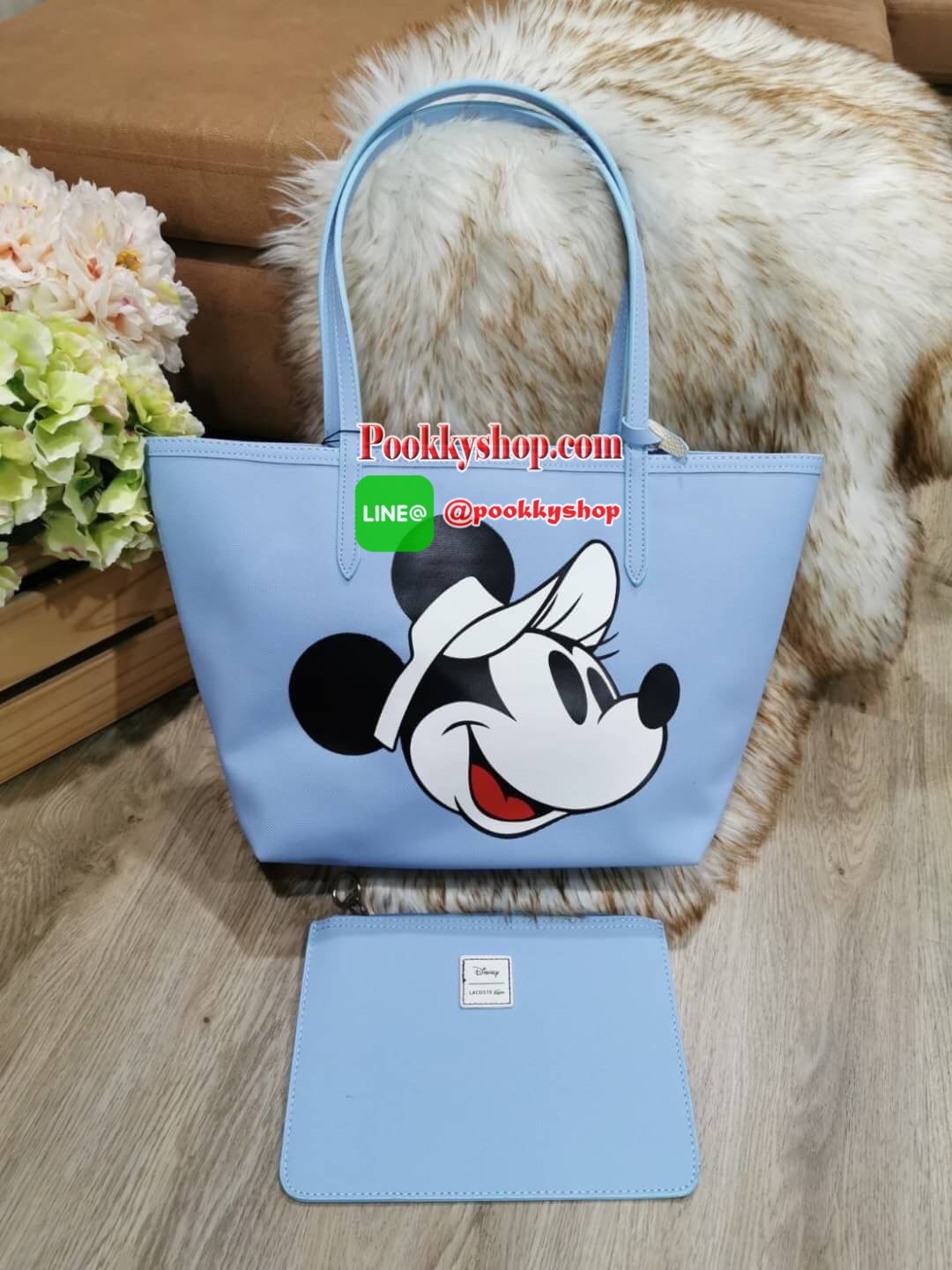 Don't Miss! Best Seller! ซื้อ1ได้ถึง2!! New! & Limited x Disney Holiday Collection Reversible Tote Bag With Clutch คอลเลคชั่นดิสนีย์ทรงTote มาพร้อมใบเล็กเข้าชุดสุดคุ้มสามารถแยกใช้ได้ วัสดุหนัง Saffiano สวยกันน้ำดูแลรักษาง่ายดีไซน์โดดเด่นมีลูก