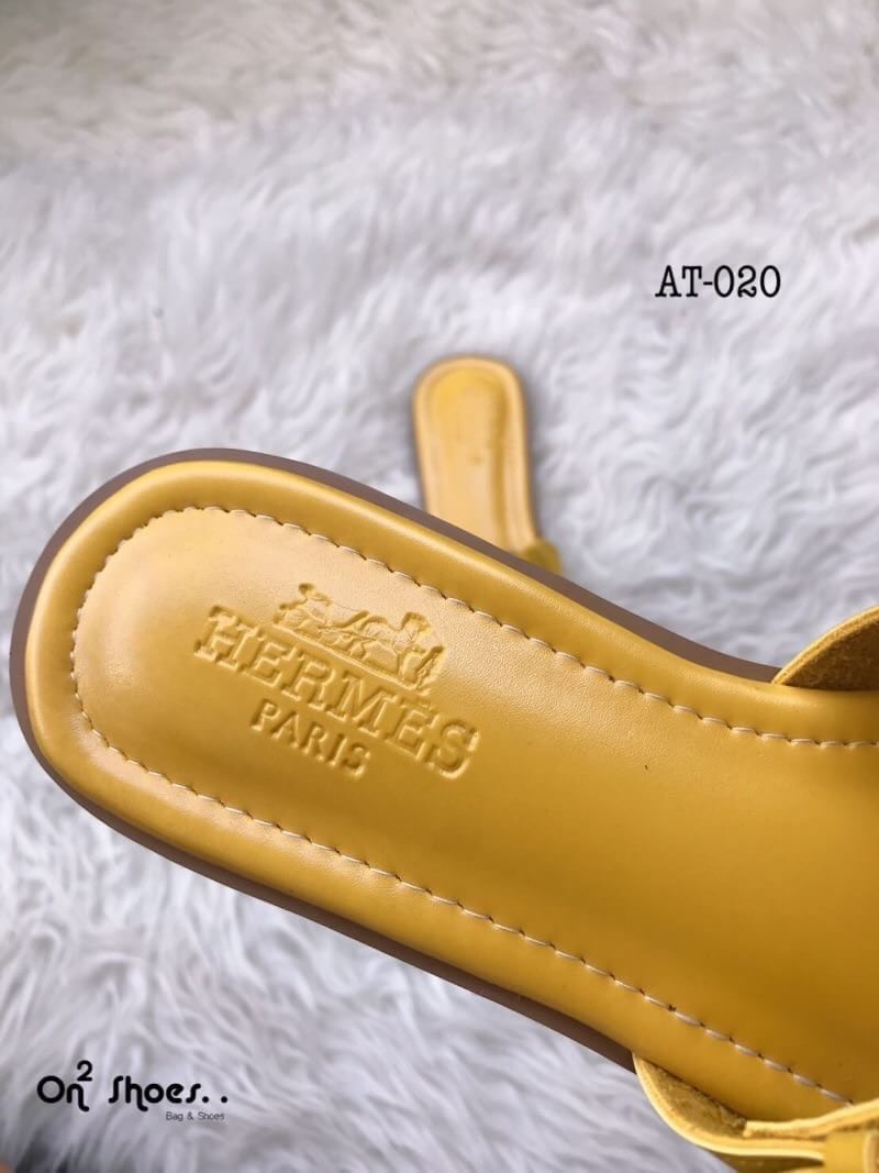 Hermès sandal เข้าแล้วค่ะ..แตะ Hermès รอบนี้หนังดีเวอร์ พื้นปั้มแบรนด์ปั้มนูนชัดแจ๋ว พื้นนิ่มใส่สบาย สวยเบอร์แรงรอบนี้ห้ามพลาดเลยจ้า **รูปสินค้าถ่ายจากงานจริง