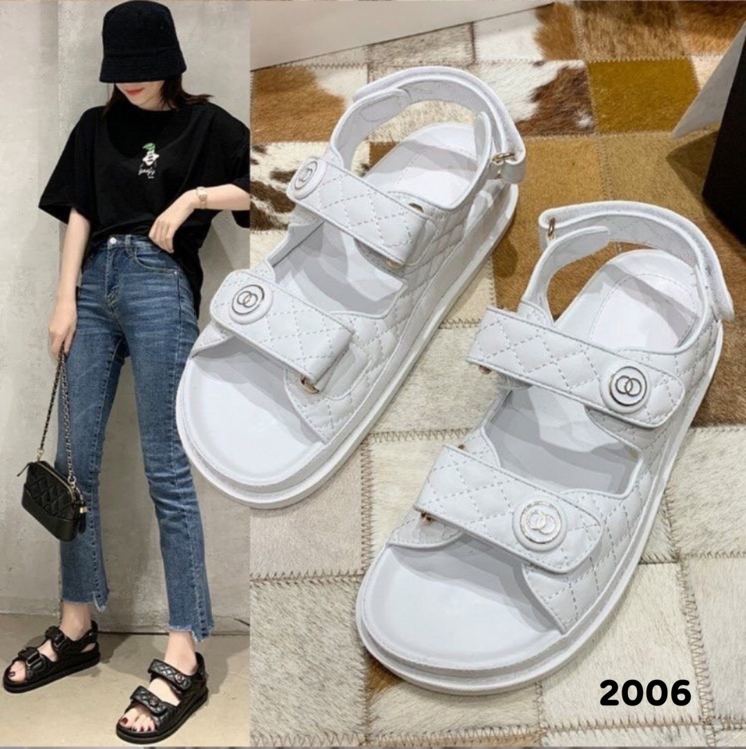 สินค้าขายดี พร้อมส่งค๊าา channel shoes รองเท้ารัดส้น channel งานเกรดพรีเมี่ยม พื้นนิ่มมากคะ ใส่สบายจะแมตช์กับกางเกง👖หรือกระโปรง👗ก็ได้ค่ะ แม่ค้าคอนเฟริม ห้ามพลาดเลยจ้าตัวนี้แนะนำ อย่าช้ารีบเลย