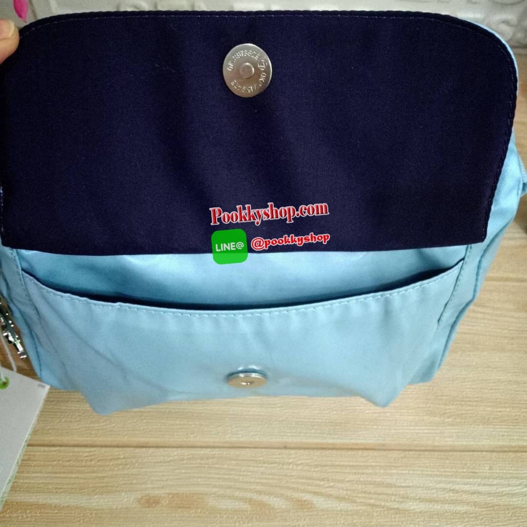 Kipling Brynne handbag & shoulder bag กระเป๋าถือหรือสะพายข้าง รุ่นใหม่จาก Kipling รูปทรงโค้งมนสวย พร้อมสายสะพายแบบคล้องแขนและสายสะพายยาว สามารถใช้งานได้ทั้ง 2 แบบ ด้านหน้ามีช่องใส่ของใช้จุกจิก ด้านในช่องโล่งกว้าง มีซิปข้างและช่องใส่ของแยกอีกฝั่ง เหมาะกับก