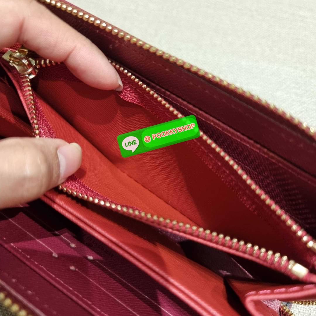NEW IN!! LV long zip wallet with gwp กระเป๋าสตางค์พรีเมี่ยมกิ๊ฟ ดีไซน์ล่าสุด หนังแก้ววิบวับ หรูหรามาก ใบยาวขนาดกำลังเหมาะมือ ถือแล้วขับผิว ถือออกงานก็คือเลิศ วัสดุหนังแก้วเคลือบผิวกลิตเตอร์ เล่นกับแสงสวยมาก เปิด-ปิดด้วยซิปรอบ ภายในมีช่องใส่บัตรเยอะมาก มีช