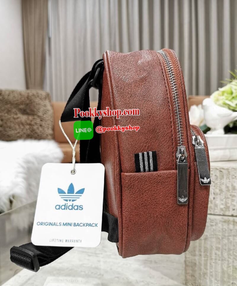 Don’t Miss! NEW ARRIVAL! ADIDAS MINI BACKPACK กระเป๋าเป้สไตล์ Sport ขนาดมินิ กำลังน่ารัก น้ำหนักเบา หนังสวยอยู่ทรงด้านหน้ามีโล้โก้และช่องซิป เปิดปิดด้วยซิปสะดวกใช้ หัวซิปแบรนด์ ภายในมีโลโก้และช่องใส่ของ มีหูจับถนัดมือ สายสะพายเลื่อนปรับระดับได้ ไอเท็มใหม่