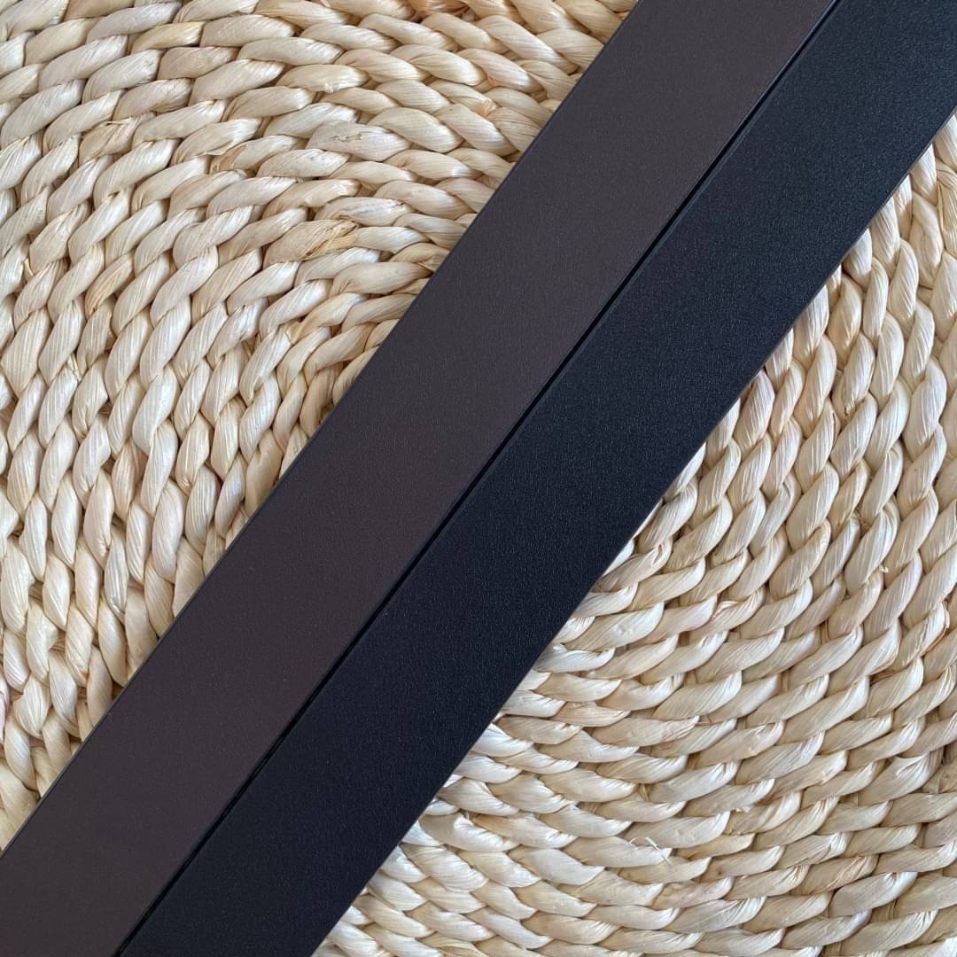 Calvin Klein Leather Belt & Wallet Set Setกระเป๋าสตางค์+เข็มขัด กระเป๋าสตางค์ด้านหน้าปั๊มชื่อแบรนด์ มีช่องใส่บัตร ช่องใส่ธนบัตร 2 ช่อง และช่องเก็บเหรียญ เข็มขัดหนังแท้ปั๊มแบรนด์ สามารถสลับใช้ได้ทั้ง 2 ด้าน เข็มขัดปรับระดับได้ 5 ระดับ มาพร้อมที่เจาะรูจ้า