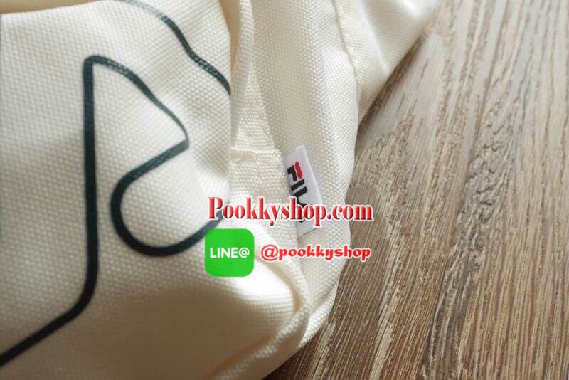 เข้าเพิ่ม ครบสี 5 สีค่ะ fila hip sack bag กระเป๋าคาดเอวและอก แท้ไม่ต้องรอพรีหรือหิ้วจากเกาหลี วัสดุผ้า Canvas หนาสวยนิ่ม หน้ากระเป๋าสกรีน Fila ตัวใหญ่ ดีไซน์กระเป๋าและสีสันที่สวยงามและทันสมัยเหมาะลุคใหม่ หัวซิปปั้ม