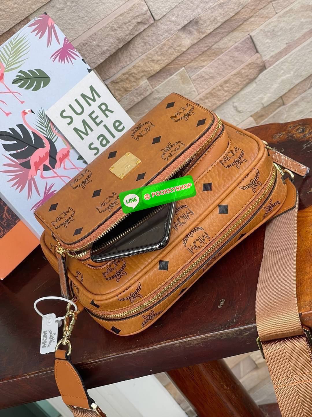 ð MCM KLASSIK CROSSBODY in Visetos( Small )āļāļĢāļ°āđāļāđāļēāļāļĢāļāļŠāļāļāļāļĩāđ Klassik āļāļĩāđāļĄāļĩāļĨāļąāļāļĐāļāļ°āļāļĢāļāļāļēāļĄāļāļ·āđāļ āļāļāļāđāļāļāļŠāđāļāļĨāđāļāļĨāļēāļŠāļŠāļīāļ āđāļāļĢāļāļŠāļĢāđāļēāļāļāļĢāļ°āđāļāđāļēāļāđāļģāļŦāļāļąāļāđāļāļēāļĄāļāļāļāļīāļŠāļĢāļ°āđāļŦāļāļ·āļāļāļąāđāļ āļāđāļēāđāļāđāļāļĨāļ·āļāļāļāļīāļ§āļĨāļēāļĒ Visetos āļāļąāļāđāļāđāļāđāļāļāļĨāļąāļāļĐāļāđāļāļāļmcm āđāļāļāļĩāđāļāļ·āļāđāļāļāđāļāļŠāļāļāļĢāļĩāđāđāļāļāđāļŪāļāļāđāļāļĢāļĩāļāļĩāđāļŠāļĄāļāļđāļĢāļāđāđāļāļāļāļĩ
