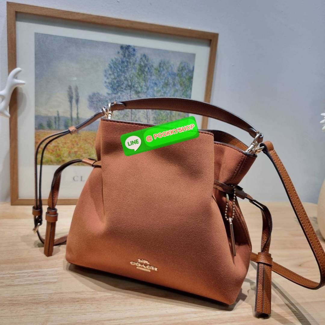 COACH CM091 ANDY CROSSBODY Details คอลสุดฮิต ดีไซน์สุดฮอต ให้สาวๆได้สวยหรู ดูแพงก่อนใคร กับกระเป๋าสะพายข้างขนาดกำลังสวย ดีไซน์ไม่เกร่อ มีดีเทลรูดเก็บปากกระเป๋า ปรับเปลี่ยนทรงได้เลย กิมมิคล้วนๆ ปากกระเป๋ามีกระดุมแม่เหล็กปิดกันของหล่นได้ ภายในโล่งกว้าง เลิศ