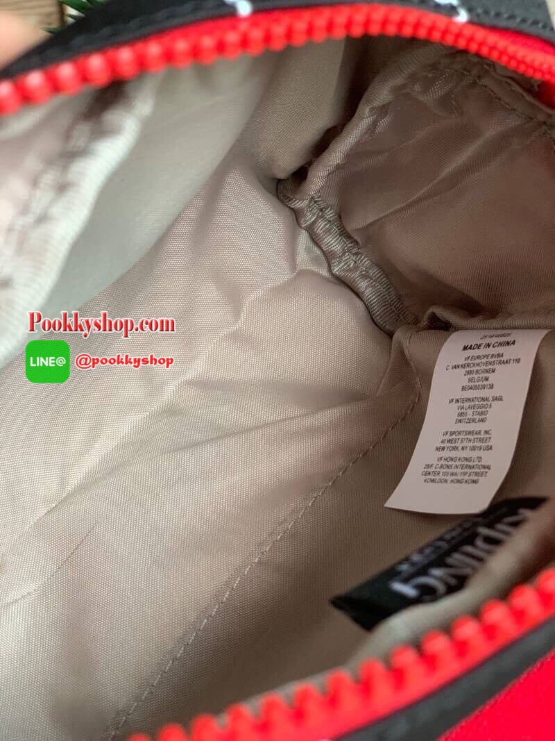 Kipling BRight Disney's Minnie Mouse And Mickey Mouse รุ่น crossbody น้ำหนักเบา วัสดุ100% Polyamide มีเหล่าบรรดามิคกี้และมินนี่ที่มาวาดลวดลายลงบนกระเป๋าให้ดูมีสีสัน ที่มีเอกลักษณ์เฉพาะตัว และยังเป็นรุ่นลิมิเต็ดเอดิชั่นฉลองครบ90ปีของวอลท์ดิสนีย์อีกด้ว