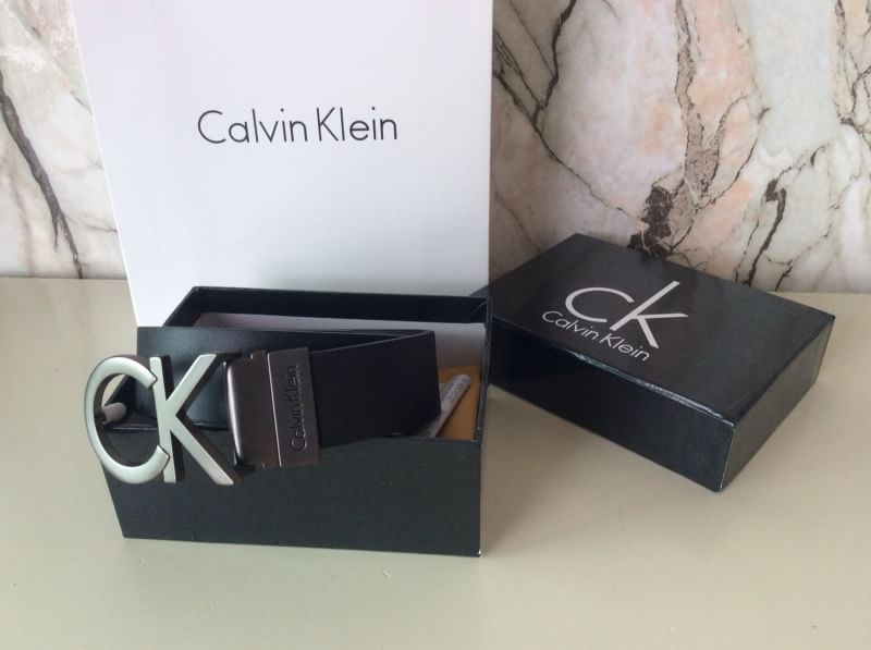 Calvin Klein Real leather เข็มขัดผู้ชาย Calvin Klein Real leather หนังแท้ หัวเข็มขัดตัวอักษรแบรนด์ CK ดูเก๋มีสไตล์ New item! ชุดของขวัญสำหรับคุณผู้ชาย เข็มขัด ที่ใครหลายคนรอคอย ดีไซน์เรียบหรู ตามแบบฉบับของCKเลยคะ จะ ซื้อเป็นของขวัญ ของฝาก ปีใหม่ ดีเลิศค่า