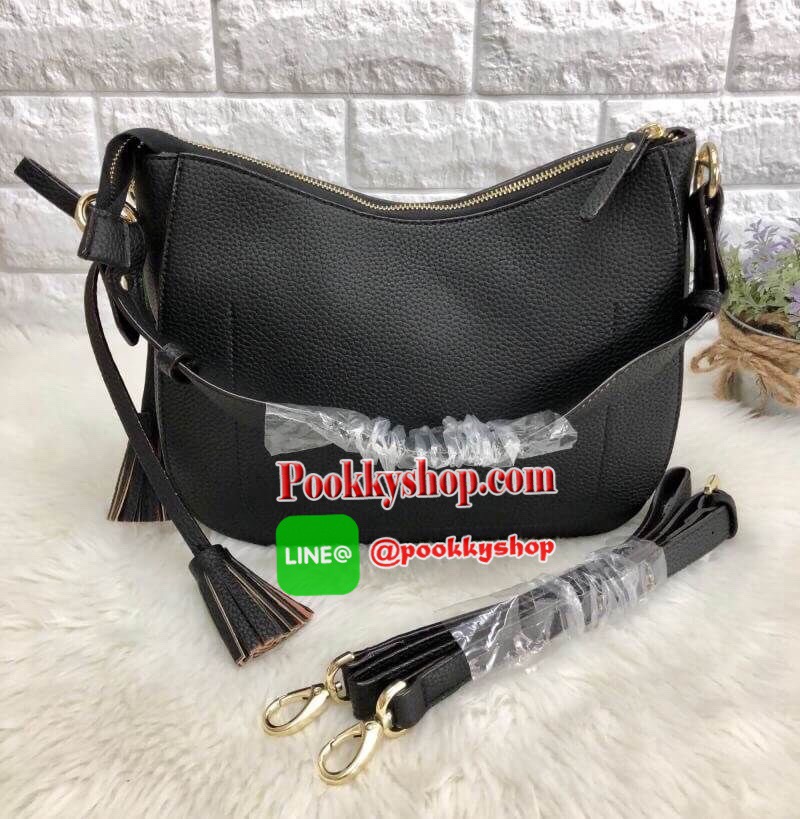 New Kate spade new york shoulderbag พร้อมส่งค่ะ นานๆจะมีมา!!! กระเป๋าสะพายไหล่หรือสะพายข้างได้ วัสดุหนังลายลิ้นจี่ ลายหนังสวย นิ่ม น่าใช้มากๆค่ะ ทรงฮิตเลยจ้าา ด้านหน้ามีพวงหนังผูกโบว์ห้อยยาวลงมา ตอกย้ำความสวยมาเพิ่มให้นะคะ เปิดปิดกระเป๋าแบบซิป ภายในโล่ง ใ