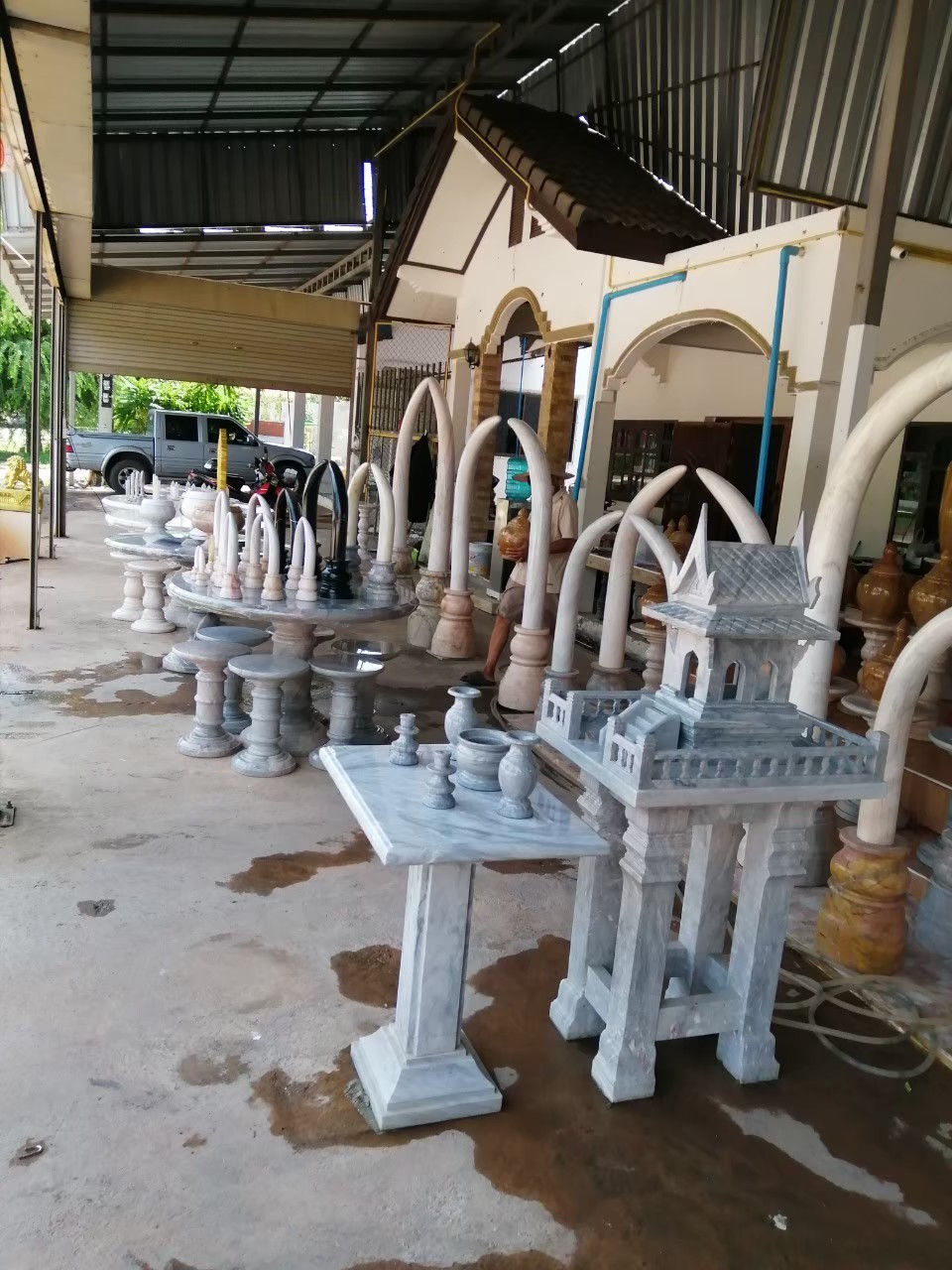 แจกันหินอ่อน ผอบ ขนาดสูง 50 เซนติเมตร กว้าง 30 เซนติเมตร