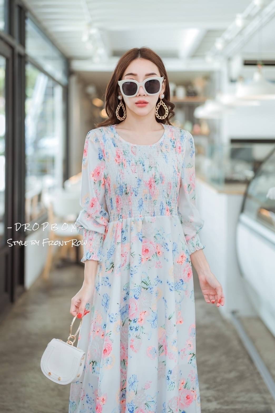 DROPBOX Style by Front Row Sweet Flora On Maxi Dress หวานๆกับเดรสพิมพ์ลายดอกไม่รุ่นนี้ ผ้าใส่สบายมากๆ ทรงปล่อยๆ ช่วงอกด้านหน้าสม๊อกปล่อยชายบาน น่ารักหวานมากๆ