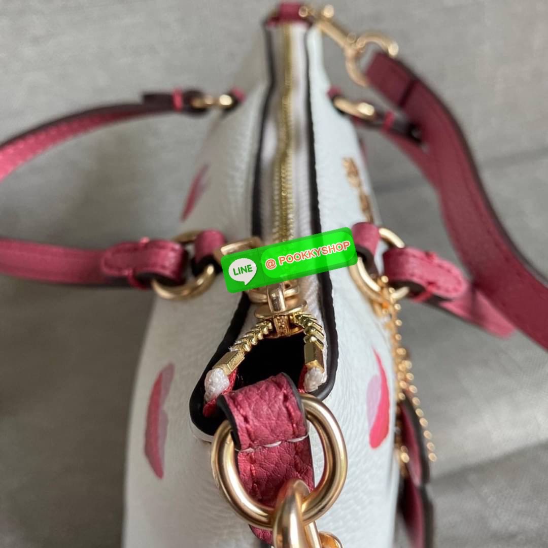 Coach Mini Gallery Crossbody With Stripe Heart Print (coach ca793) กระเป๋าสะพายข้าง เทรนรุ่นเล็กมาแรงวัสดุหนังแท้ทั้งใบ เปิดปิดด้วยซิป มีช่องใส่บัตรเครดิต 2 ช่อง ซับในผ้า สายสะพายถอดได้ สามารถสะพายข้างหรือสะพายไหล่ได้