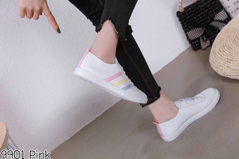 พร้อมส่งเลยจ้า รองเท้าผ้าใบงานน่ารักมาแล้วจ้า ด้านข้างคาดสามสี สีพาเทล น่ารักฝุดๆพร้อมเสิร์ฟจ้า หนังผ้าใบนิ่มมากค่ะ ด้านในซับผ้าหนังกลับอย่างดี งานสวย แม่ค้าคอนเฟริม ห้ามพลาดเลยจ้าตัวนี้แนะนำ อย่าช้ารีบเลย