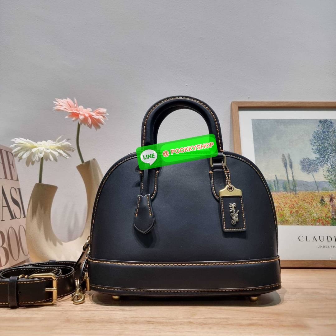 COACH CC411 REVEL BAG ใหม่ล่าสุด พร้อมสวยก่อนใคร กับกระเป๋าทรงโดมรุ่นใหม่ ที่สาวๆอดใจไม่ไหวแน่นอน สวยครบเครื่อง เกินต้านที่สุด รูปทรงคลาสสิค วัสดุหนังแท้เต็มใบ มือจับในตัว เลิศๆกับกุญแจที่ล็อคกันขโมยได้ เปิด-ปิดด้วยซิป ภายในโล่งกว้าง มีสายสะพายครอสบอดี้มา