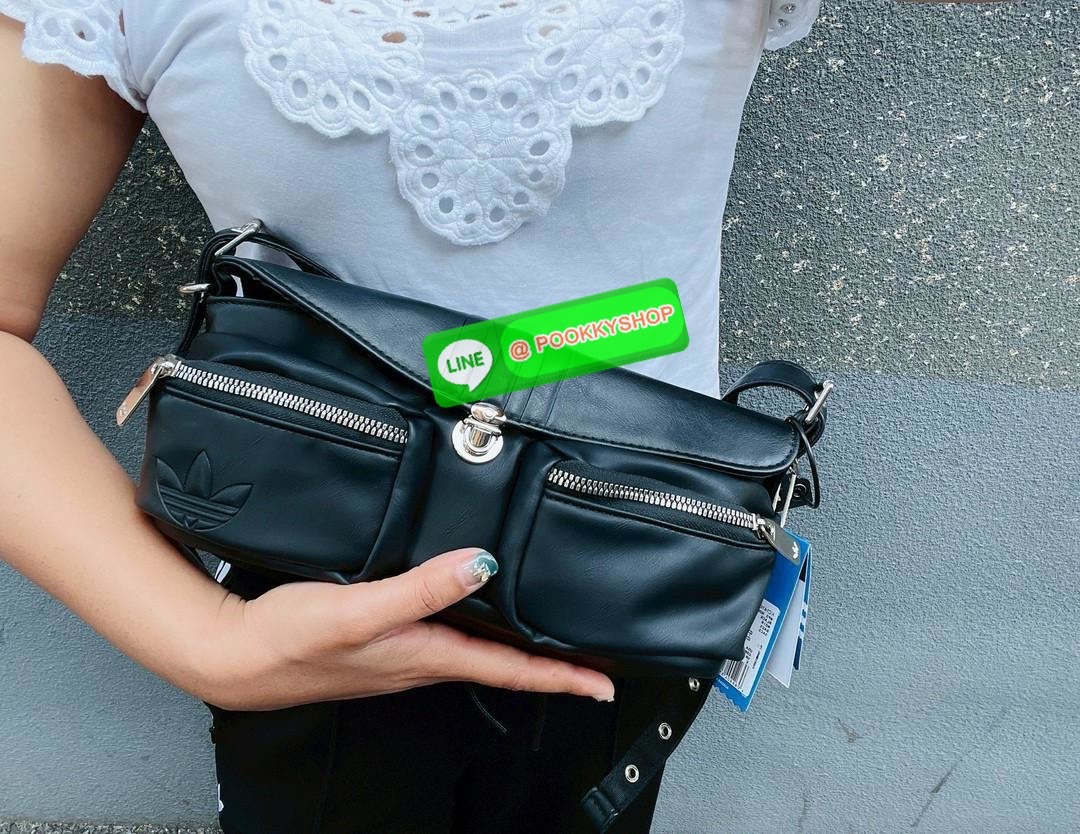 ADIDAS ORIGINALS HOBO LEATHER SHOULDER BAG 🔖พร้อมส่ง! กับกระเป๋าแนวสตรีทที่ออกแบบให้ใช้งานได้ทุกโอกาศ ดีไซด์เก๋ ถูกใจสาวๆกันเลบทีเดียวค่า 🔖หนังแท้หนานิ่ม เนื้อแมทอย่างดีสวยมากๆ อะไหล่เงิน ด้านหน้าเป็นช่องซิปสำหรับใส่ของจุกจิก เปิด-ปิดกระเป