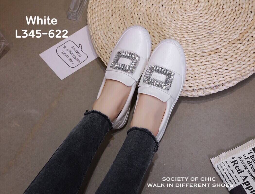 แบบขายดี‼️ รีพีทรอบที่ร้อย😅 ตอบโจทย์ได้ดีในวันที่ไม่อยากส้นสูง แต่ยังอยากดูกริบ เป๊ะปัง สไตล์เซเลป slipper งานใหม่สุดฮ็อต สวยชนชอป หนังนิ่ม แต่งอะไหล่เพชร เพิ่มความหรูดูแพงไปอีก พื้นนุ่มนิ่ม ให้ลุคคุณหนู สวยโดดเด่น ใส่ในเมือง หรือ เดินเล่นชิลๆก็เว