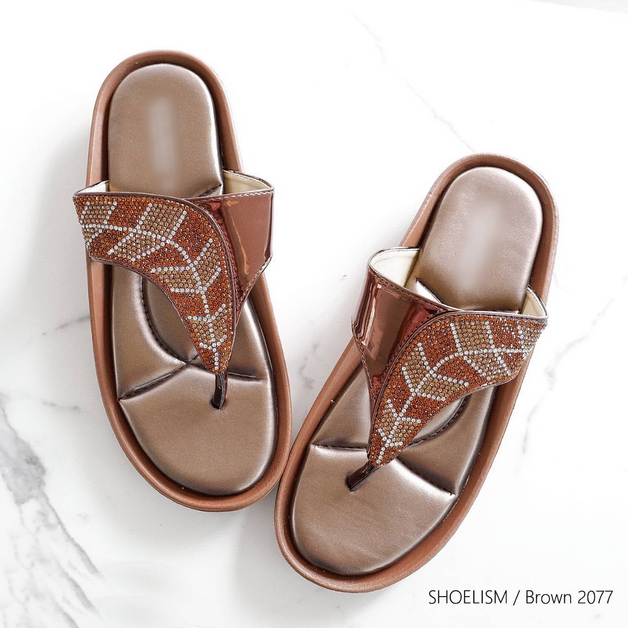 มาเพิ่มครบสี พร้อมส่ง ใหม่ล่าสุด รองเท้าแตะลำลอง หนังนิ่มมาก ลายใบไม้แต่งอะไหล่เพชร พื้นบุเย็บนวมนิ่ม ใส่ได้สบายๆ น้ำหนักเบา รีบจัดไปเลยค่า!!