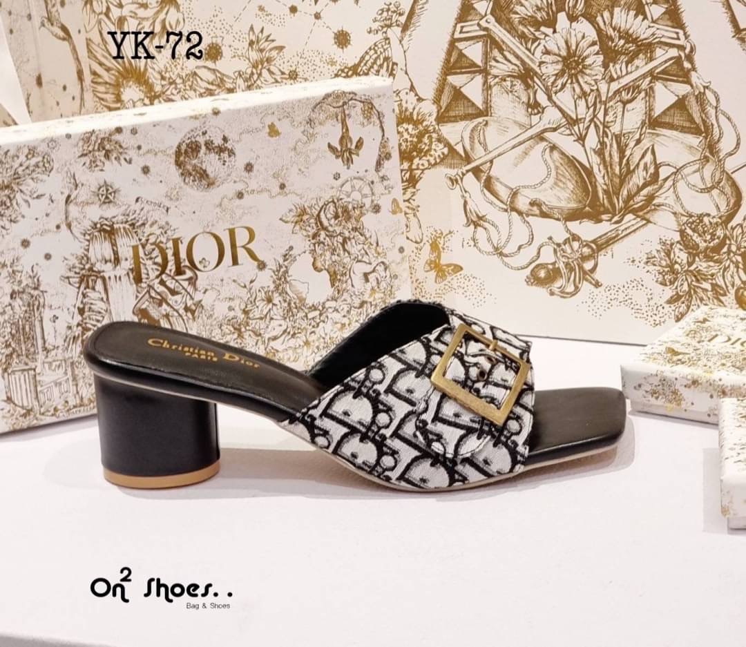 New รองเท้าส้นสูง Dior ดีไซน์ส้นกลมน่ารัก ด้านหน้าเป็นทรงเข็มขัดลายDior ส้นสูง2.5" กำลังดีใส่เดินง่ายค่ะมี 2 สี