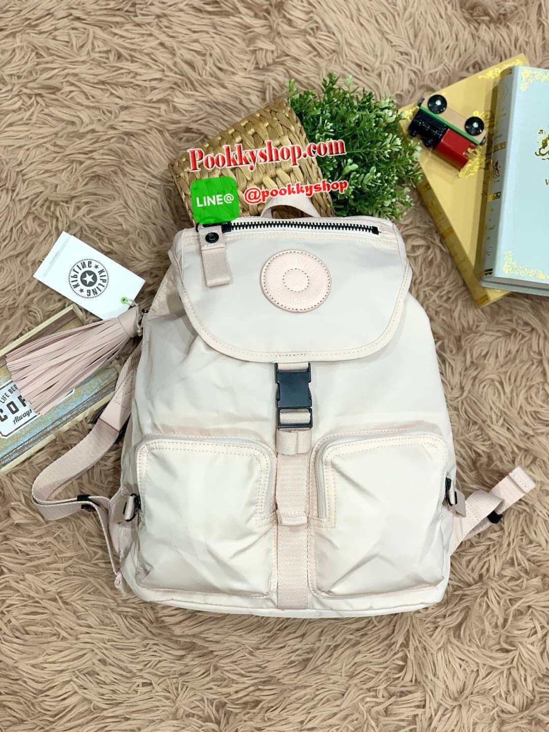 KIPLING INAN Medium Backpack with Push Buckle คอลเลคชั่นใหม่ล่าสุดจาก Paka Premium เป้ไซส์ขนาดกลางกำลังดีที่เปิดปิด2ชั้นด้วยเชือกรูดและตัวล้อคที่ทันสมัย วัสดุ Polyester100% อะไหล่สีRose goldทั้งหมดรวมถึงเจ้าพวงกุญแจmonkeyและพู่หนังrubber เพิ่มความหรูหรา ค