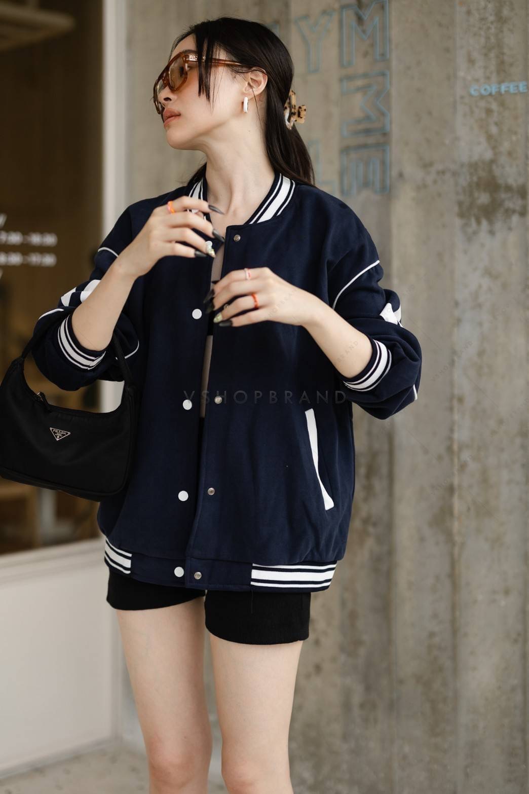 เสื้อแจ็คเก็ตเบสบอล ปักตัว M (กระเป๋าข้างใช้ได้จริง) สไตล์สาวสตรีท รุ่นนี้ผ้าเนื้อดีมากก ใส่แมทซ์กับเสื้อยืดเท่ ๆ สวยลงตัวมากค่ะ