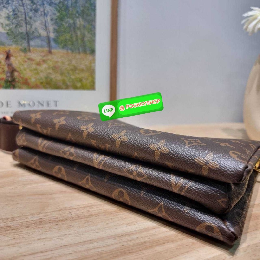 LV coussin pm bag 🔆 Details กระเป๋าสะพายกึ่งคลัชท์ สุดล้ำ ดีไซน์ใหม่ สีลิมิเต็ด ล่าสุดจากเคาน์เตอร์ duty free มาแรงมาก ด้วยความสวยปังตั้งแต่แรกเห็น มาพร้อมสาย 2 เส้น สวยลัคชูแบบสับๆ มีสายโซ่ที่มีดีเทลละเอียดไม่ซ้ำ และสายสปอร์ตครอสบอดี้ ที่จะคล้องไ