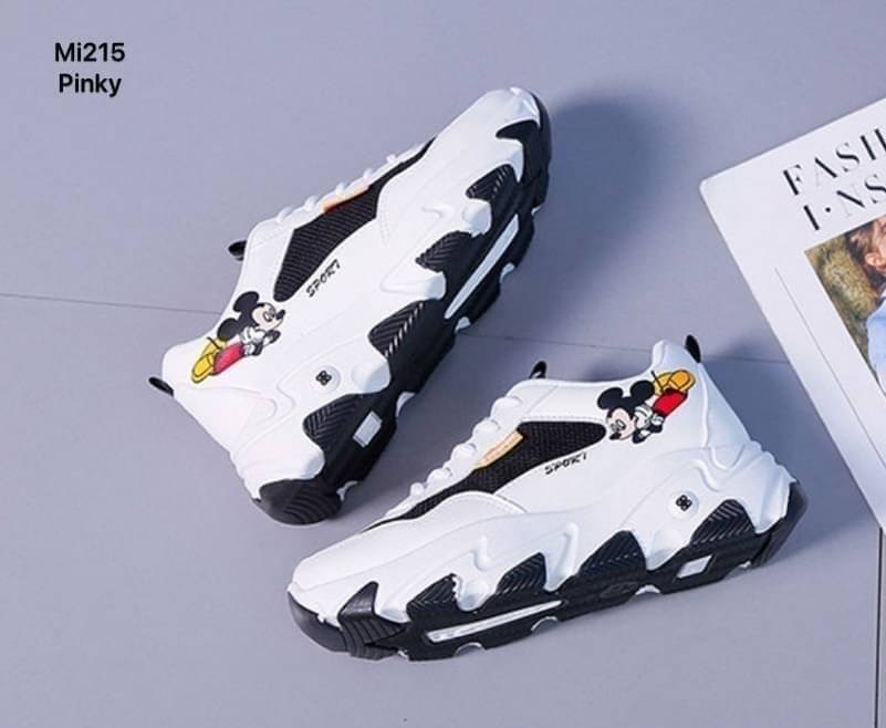 พร้อมส่ง Mi215 รอบ 2 ครบไซส์ ผ้าใบมิกกี้เมาส์ Mi215 งานนำเข้าแบบสวย งานดีมาก แบรนด์ suprem เพิ่มแบรนด์ Mickey ที่สาวๆชื่นชอบมาอีก แบรนด์หนักๆ ในราคาเบามากกก ผลิตจาก pu เกรดดีที่สุด ด้านในบุนิ่ม พื้นนิ่มมาก แต่งสีสวยเด่น ใส่เล่น หรือใส่วิ่งได้ ใส่กับชุดไหน