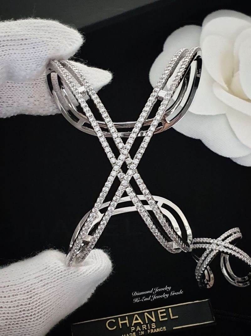 Super Hi-End quality!!!! ((Premium CZ Diamond)) Diamond Bangle & Ring กำไลและแหวน งานเข้าเซตเกรดจิวเวอรี่ งานสวยมากๆค่ะ ดีไซน์โมเดิร์นไม่ล้าสมัยใส่เข้ากับทุกชุด งานเกรดจิวเวอรี่นะคะรุ่นนี้ประดับด้วยเพชรพรีเมี่ยม CZ แท้ เกรด 6A ค่ะ เพชรวิ้งสวยงาม แสตมครบ ซ