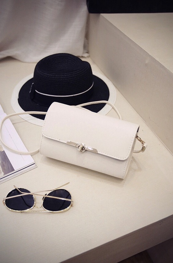 กระเป๋าสตางค์ กระเป๋าคลัชมือ กระเป๋าสะพายข้าง สีดำ เนื้อสวย เรียบหรู คุณหนูมากๆคะ size :ยาว19*สูง12*หนา 6cm