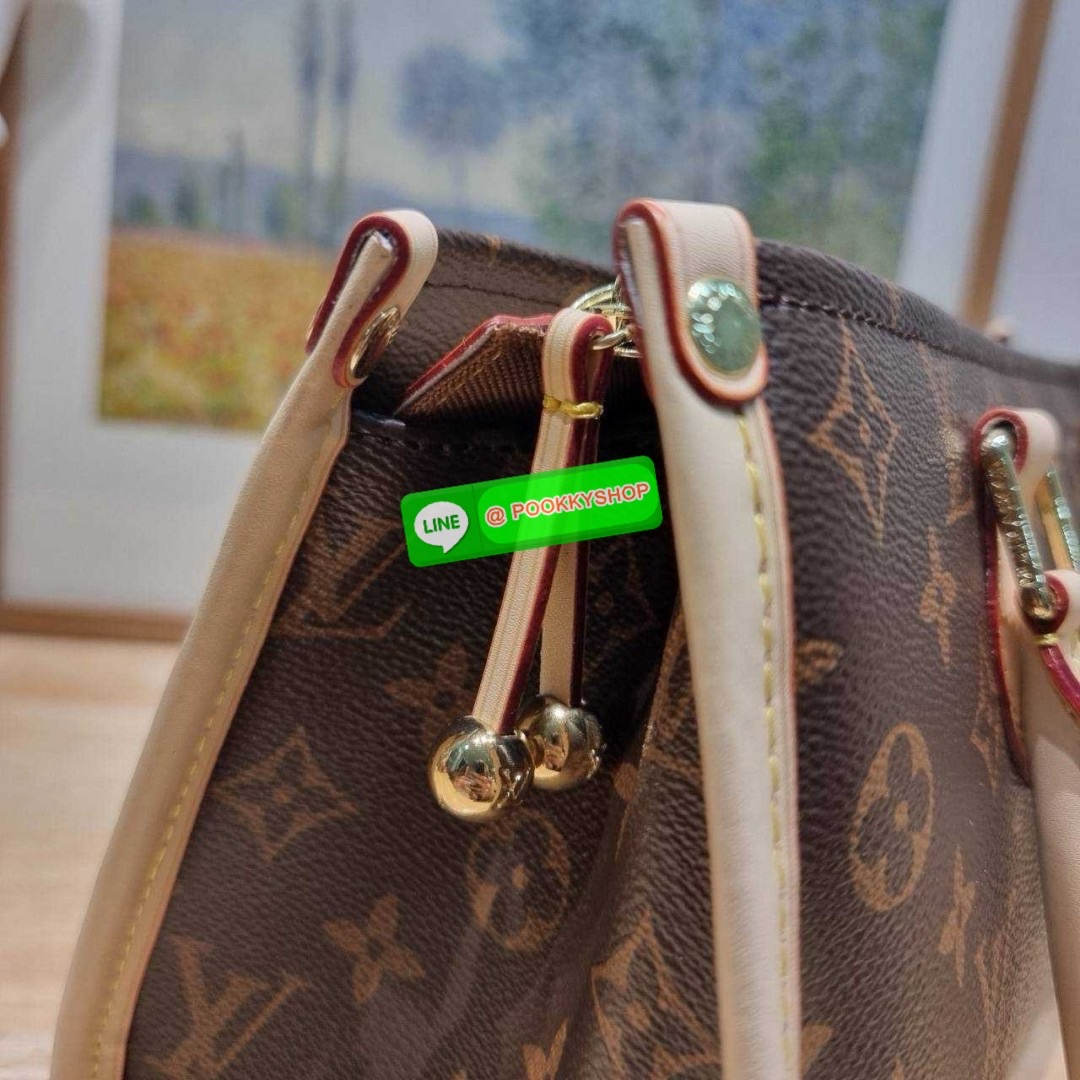 LV popincourt handle bag 🔆 Details ไอเท็มสุดคลาสสิคหายาก กระเป๋าถือดีไซน์หรู ด้วยความเป็นโมโนแกรมเอกลักษณ์ สวยดูแพง ขนาดกำลังสวย ทำให้ถือไปไหนมาไหนได้คล่องตัว