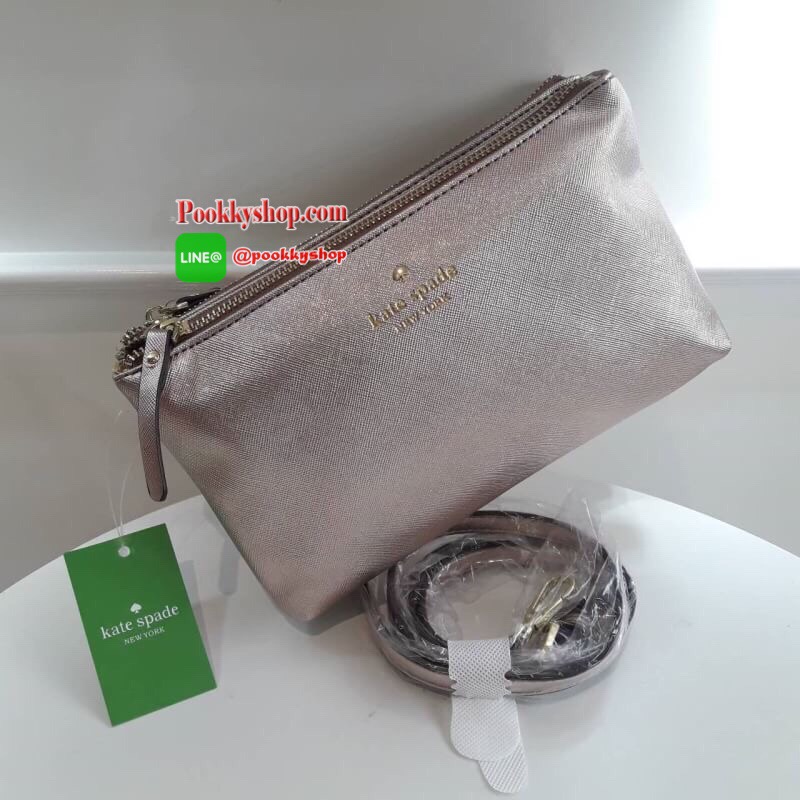 BEST SELLER!! KATE SPADE 2 ZIPS CROSSBODY BAG กระเป๋าสะพายครอสบอดี้ ทรงน่ารัก เปิดปิดกระเป๋าด้วยซิป2ช่อง ด้านในมีช่องซิป อีกด้านมีช่องใส่ของ หนังนื่ม นุ่มมือ สายสะพายเลื่อนปรับระดับได้ สามารถใส่กปต.ยาว ได้พอดีน้าา บอกเลยว่า เริ่ดมากจริงๆ คุ้มค่าราคาที่สุด