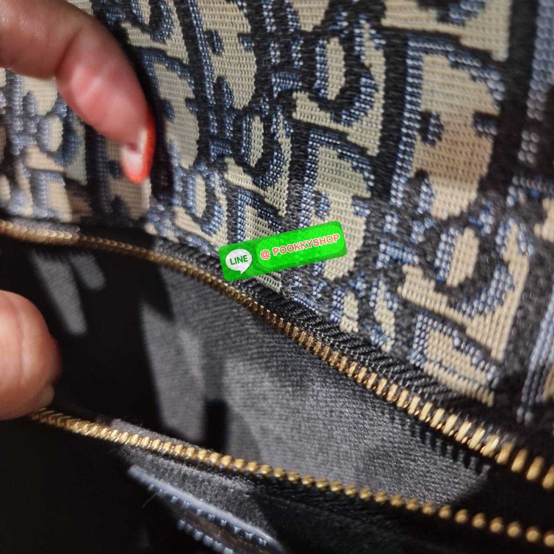 CD 30 MONTAIGNE BAG 🔆 Details กระเป๋าสะพายข้างสุดฮอต จากเคาน์เตอร์ dutyfree ที่สาวๆต้องไม่พลาด ทรงสวยมีกิมมิคในตัว ดูแพง ดีไซน์ย้อนยุคเป็นเอกลักษณ์ เปิด-ปิดด้วยอะไหล่กดล็อคแน่นหนา ใช้งานง่าย ด้านหลังมีช่องใส่ของจุกจิกได้ ภายในเป็นช่องโล่ง ใส่ของสำ