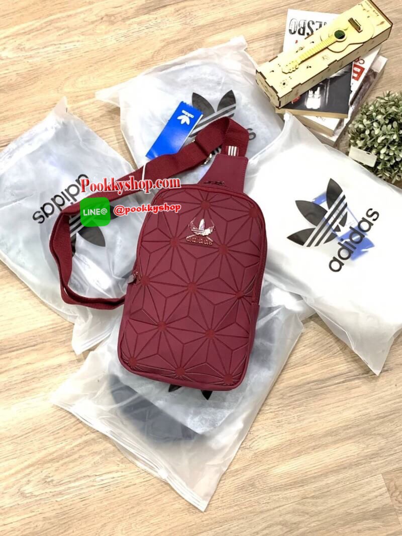 Adidas Originals 3D Mini Airline Waist Bag กระเป๋าสะพายสไตล์สปอร์ตทรงคาดอกรุ่นใหม่ดีไซน์สุดฮิตสไตล์ ISSEY MIYAKE เปิดปิดด้วยซิปคู่ปั้มโลโก้แบรนด์ ภายในสกรีนโลโก้ ช่องกว้างมีช่องใส่มินิไอแพค ใส่กระเป๋าสตางค์ยาวได้ ผลิตจากวัสดุที่โปร่ง ป้องกันการอับชื้นได้ด