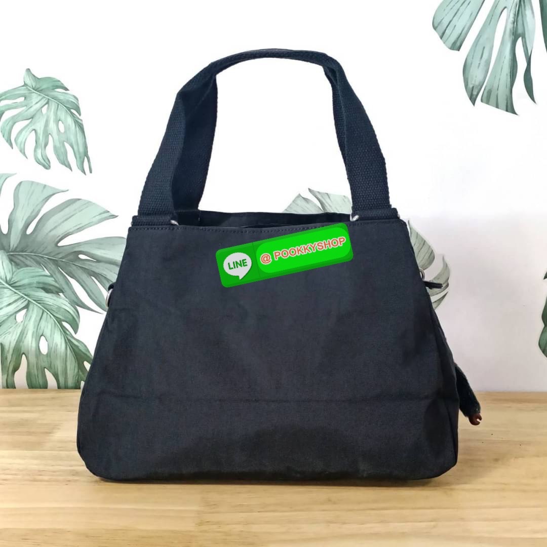 KIPLING ELISE HANDBAG กระเป๋าถือและสะพายไหล่ วัสดุ Nylon +Polyester ขนาดกำลังพอดี จุของได้มาก มีหูจับสองสาย ถือสะดวก น้ำหนักเบา มีช่องซิป ด้านหน้า ช่อง กระเป๋าหลักเปิด-ปิดด้วยซิป มี3 ช่องว่างใส่ของได้จุมากๆ ใส่มือถือได้ กระเป๋าสตางค์ใบยาว และ เครื่องสำอาง
