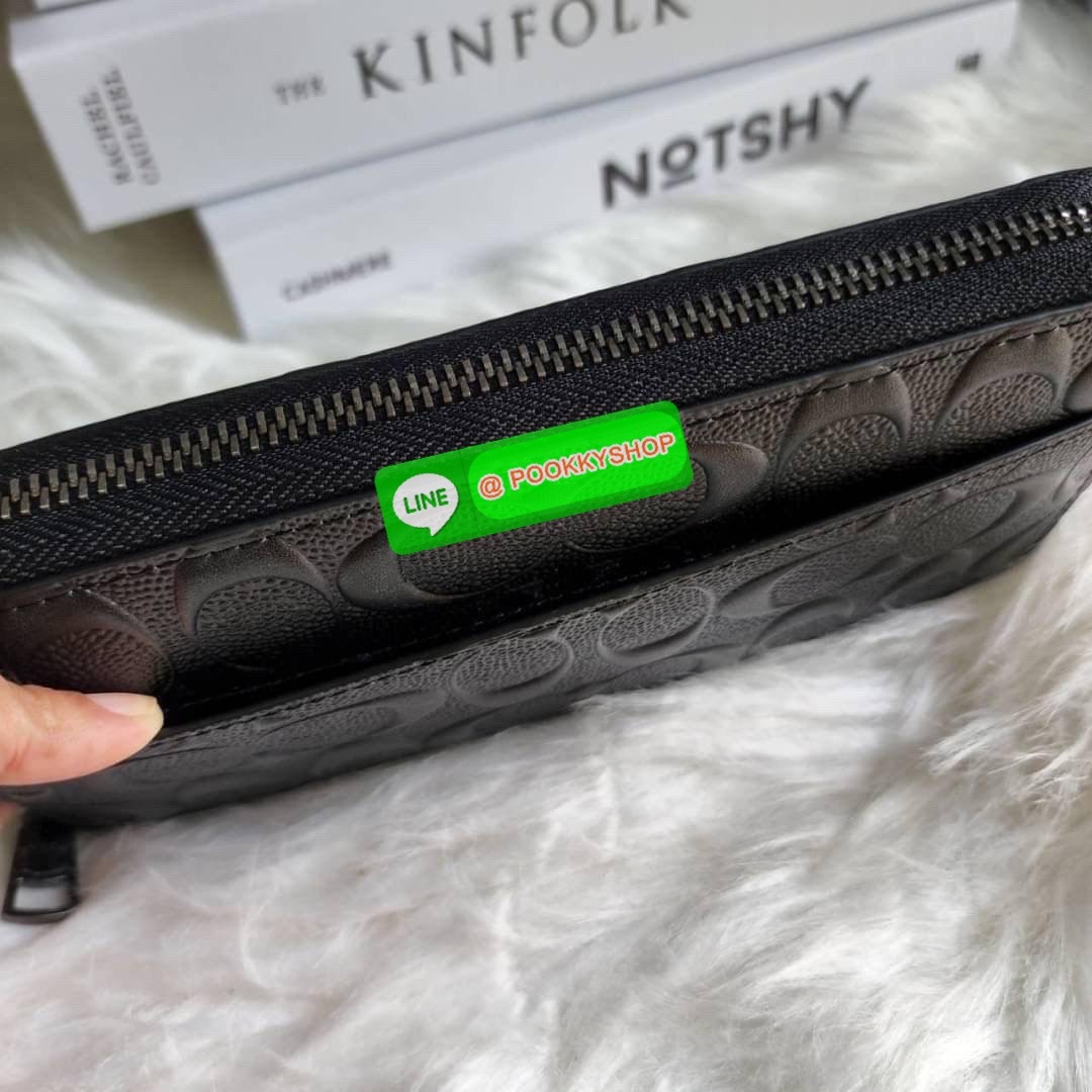 COACH ACCORDION WALLET IN SIGNATURE LEATHER (COACH F58113 ) กระเป๋าสตางค์ลาย C นูน แบบซิปรอบ เหมาะสำหรับคนที่ชอบกระเป๋าสตางค์แบบใบยาว วัสดุหนังแท้ เปิดปิดด้วยซิปรอบ ใส่บัตรเครดิตได้ 12 ใบมีช่องซิปตรงกลางใส่เหรียญ สามารถใส่โทรศัพท์มือถือได้