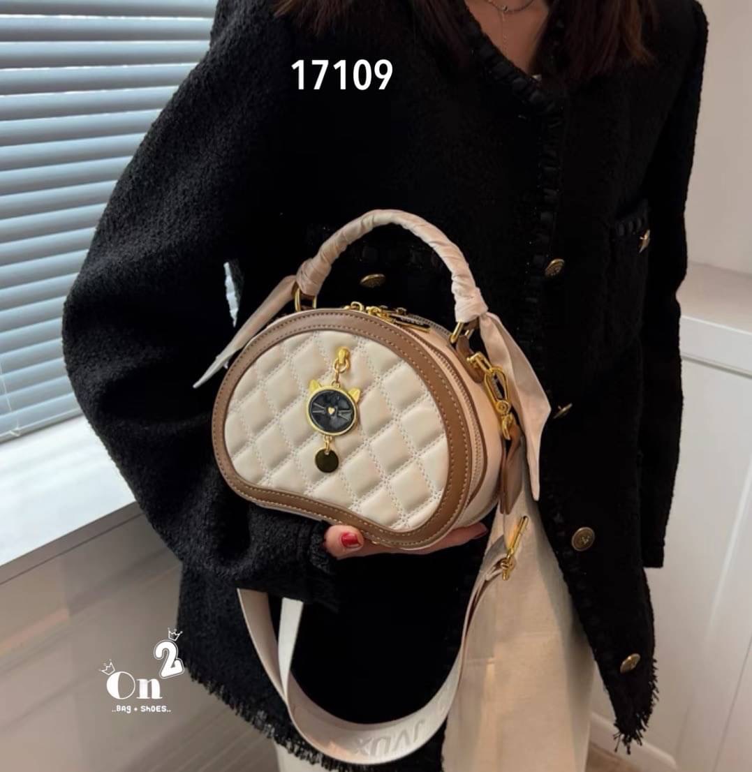 กระเป๋าแฟชั่นทรงกลม สไตล์มินิมอล หนังpu งานปั้มนูน ซิปคู่อะไหล่ทองสายสะพายโซ่ยาวแบบ Cross body ทรงสวยงานน่ารักมากค่ะ