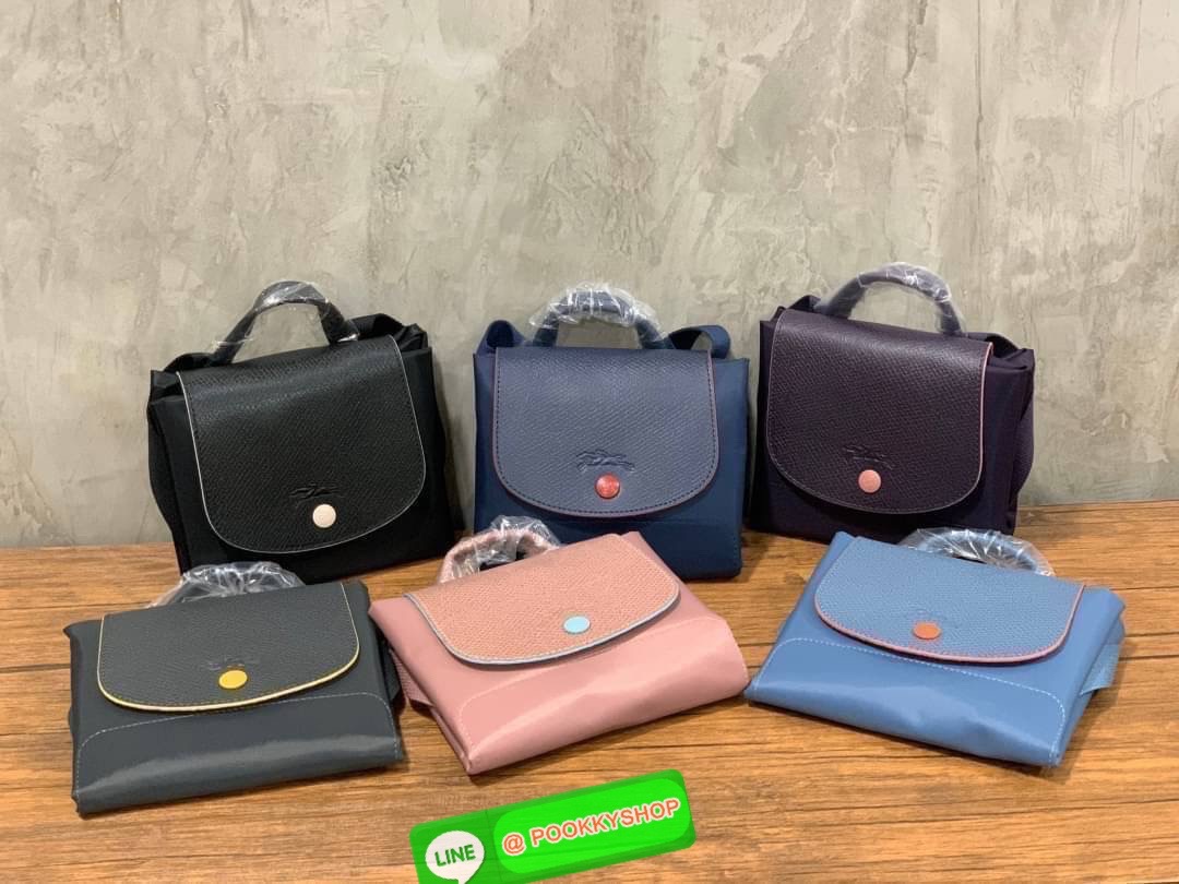 💕Longchamp LE PLIAGE Club Backpack พบกับอีกหนึ่งสไตล์ของLongchamp ที่เป็นรุ่นยอดนิยมอีกรุ่น สำหรับสาวแฟชั่นหัวทันสมัย เติมความพิเศษให้กับลุคด้วย ยังมีสีให้เลือกเยอะเรียกได้ว่าชอบสีโทนไหน ชอบแต่งตัวสไตล์ไหนก็เอาไปแมทช์กันได้เลย เป็นกระเป๋าเป้ในไม่ก
