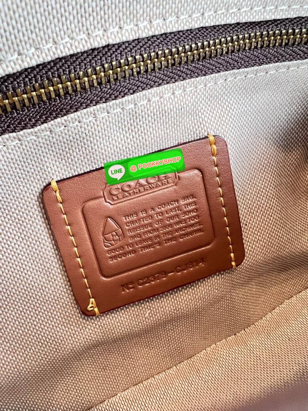 🌟NEW ARRIVAL! วินเทจสุดๆ ใช้กี่ครั้งก็ไม่เบื่อ สวยมากๆค่ะ COACH THE SOHO FLAP LIMITED RE-EDITION!! 💌พร้อมส่ง มาค่าห้ามพลาดคลาสสิค แมทได้กับทุกชุด! 📌รุ่นนี้ต้องมีป้ายแบรนด์Limitedห้อยมาด้วยนะคะ วัสดุJacquard +หนังแท้สวยงาม เปิด-ปิดก